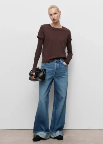 Jean à jambes larges et ourlet retroussé