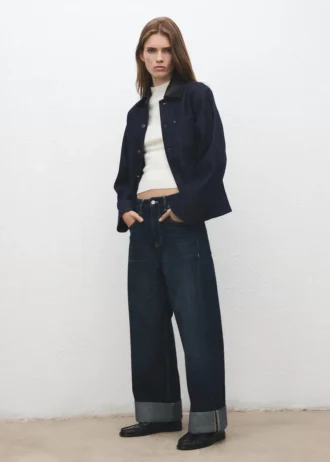 Jean à jambes larges et ourlet retroussé