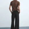 Jean à jambes larges et plissé Jean à jambes larges et plissé