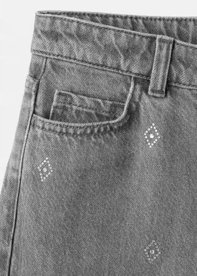 Jean à jambes larges et strass Jean à jambes larges et strass