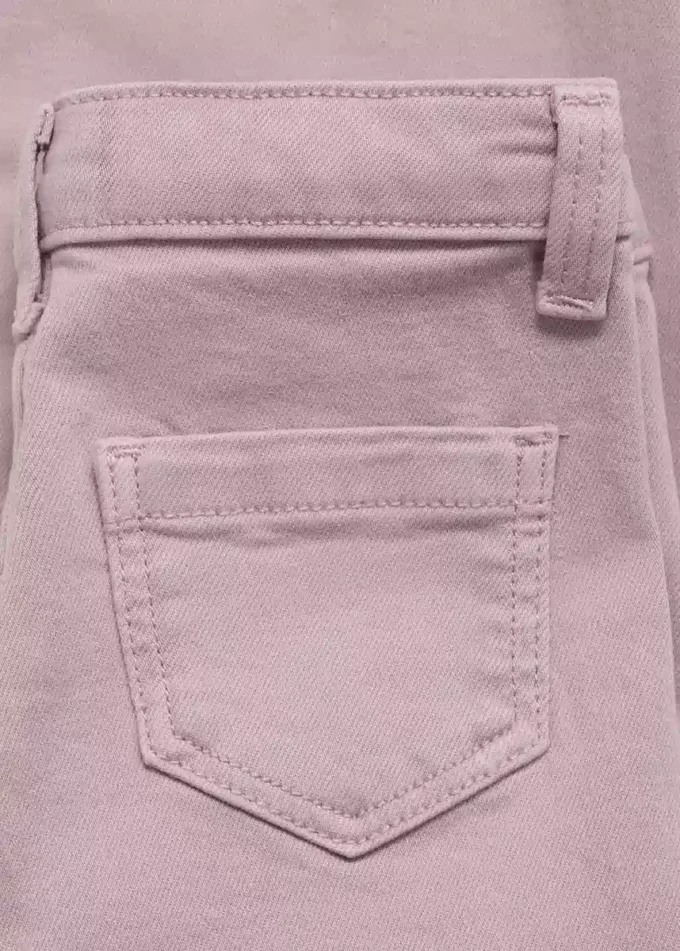 Jean sans coutures avec ourlet effiloché Jean sans coutures avec ourlet effiloché