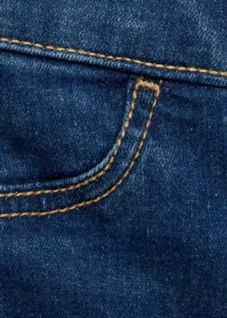 Jean skinny à ourlet effiloché