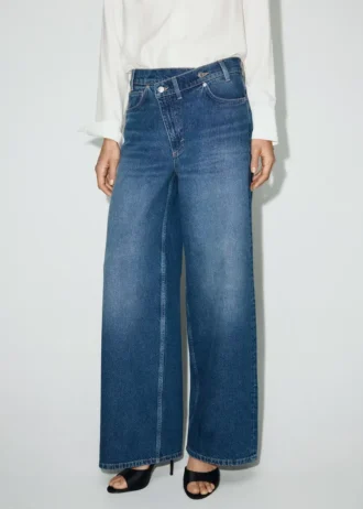 Jean à taille mi-haute et jambes larges avec ceinture croisée