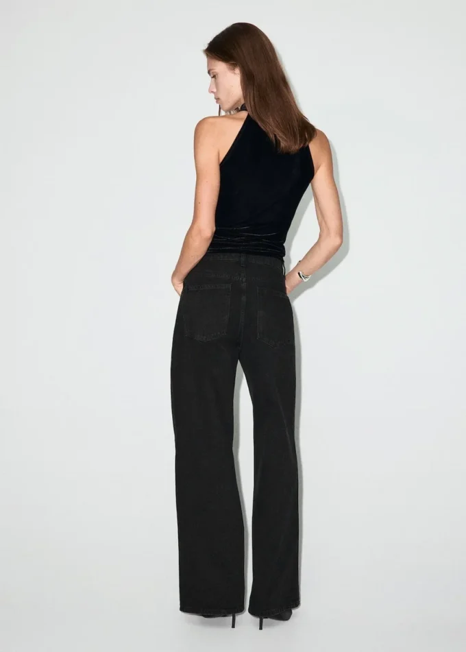 Jean à taille mi-haute et jambes larges avec ceinture croisée Jean à taille mi-haute et jambes larges avec ceinture croisée