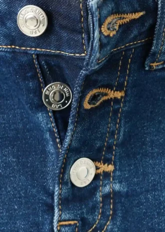 Jeans évasés à boutons