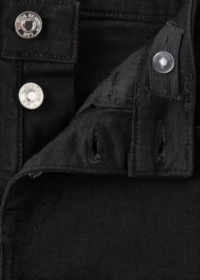 Jeans évasés à boutons Jeans évasés à boutons