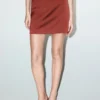 Jupe courte en satin Jupe courte en satin