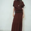 Jupe longue en maille avec détails de coutures Jupe longue en maille avec détails de coutures