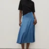 Jupe midi en denim avec coutures apparentes Jupe midi en denim avec coutures apparentes