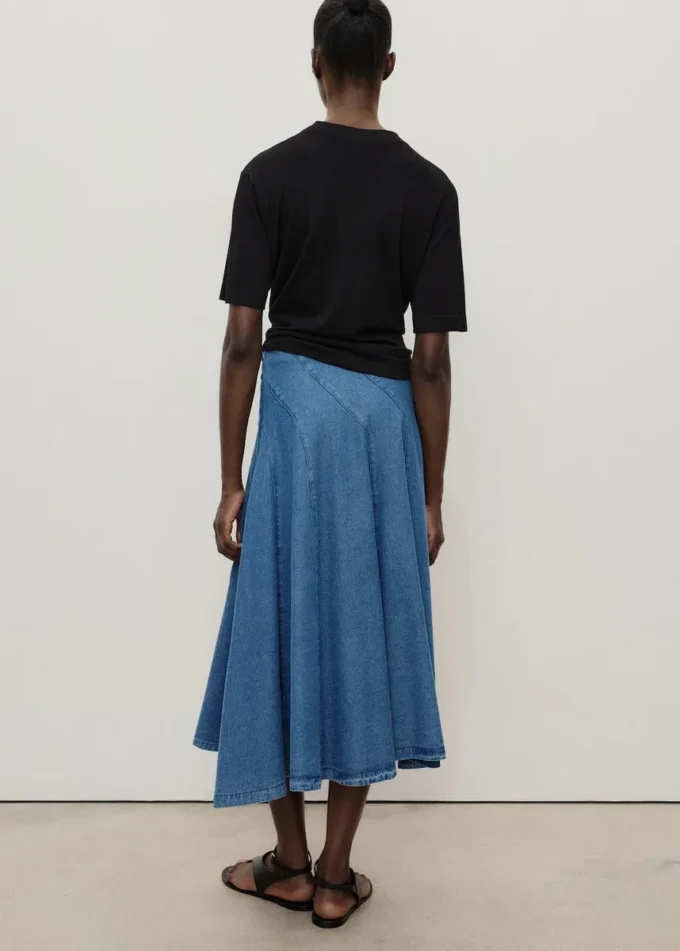 Jupe midi en denim avec coutures apparentes Jupe midi en denim avec coutures apparentes