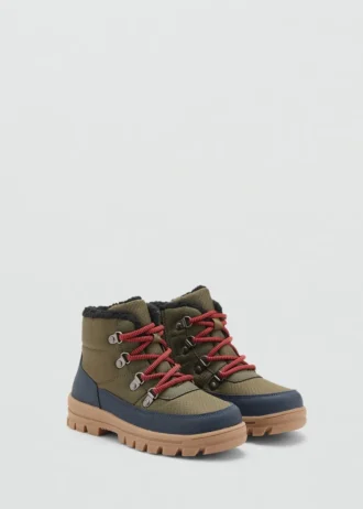 Lacets de chaussures de montagne