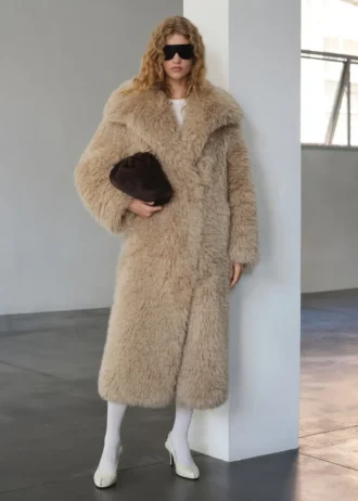 Long manteau en fausse fourrure
