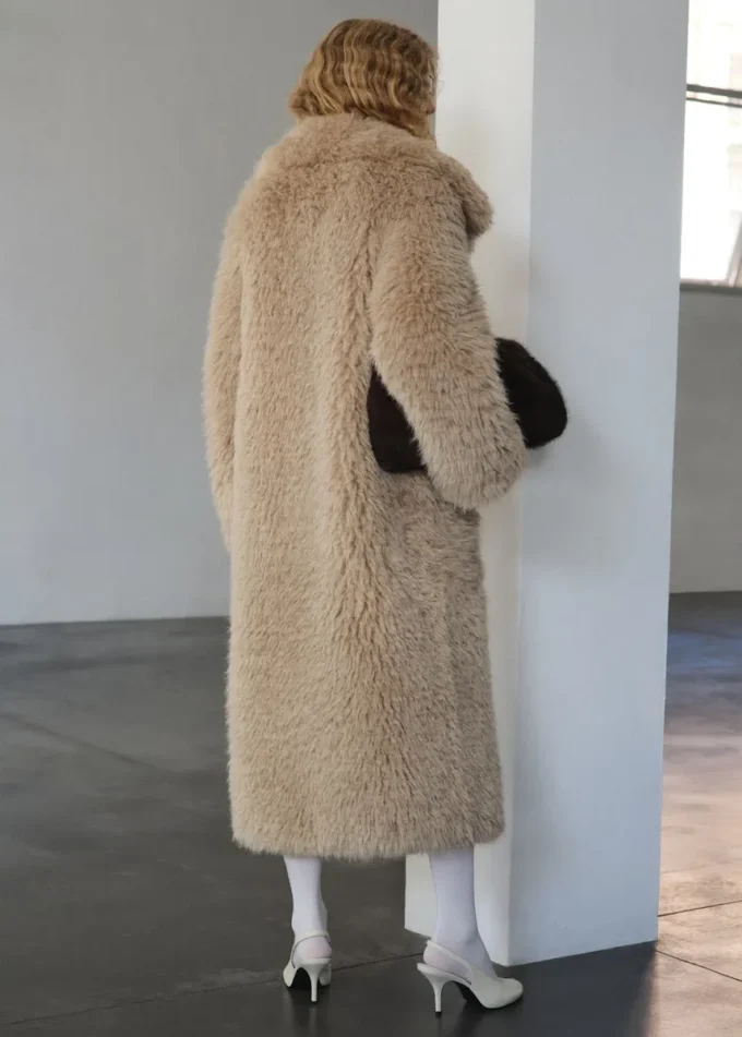 Long manteau en fausse fourrure