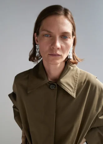 Long trench-coat en coton avec boutons dissimulés