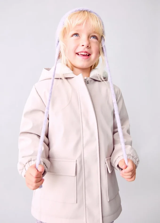 Manteau caoutchouté avec doublure effet fourrure