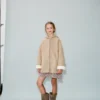 Manteau à capuche effet peau de mouton