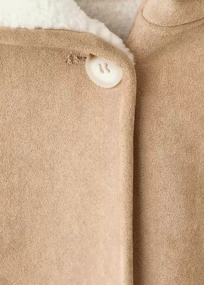 Manteau à capuche effet peau de mouton