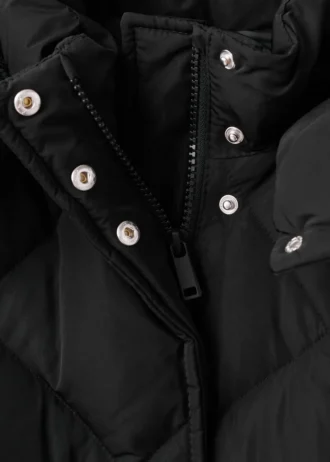 Manteau à capuche en plumes