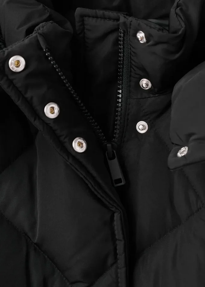 Manteau à capuche en plumes