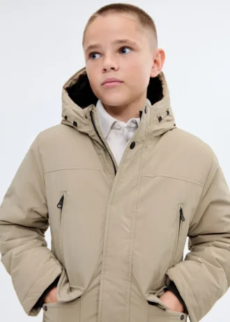 Manteau à capuche et poches