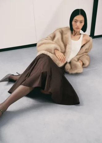 Manteau en fausse fourrure avec boutons Manteau en fausse fourrure avec boutons