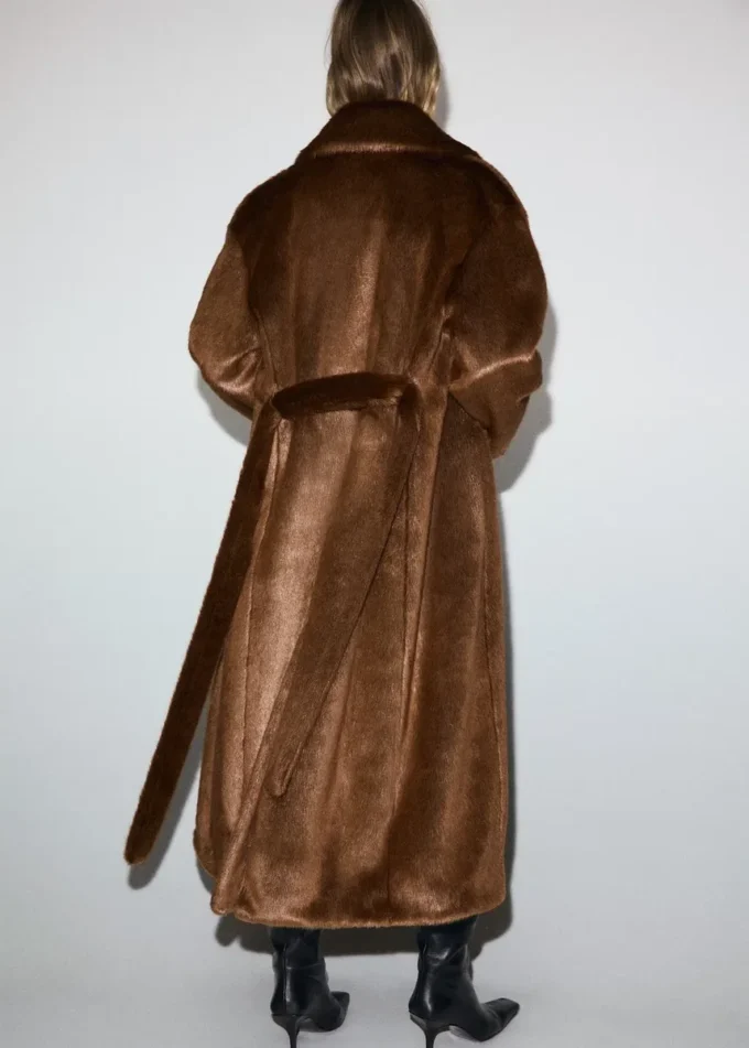 Manteau en fausse fourrure avec ceinture Manteau en fausse fourrure avec ceinture