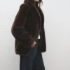 Manteau en fausse fourrure avec revers