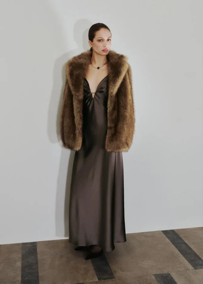 Manteau en fausse fourrure avec revers