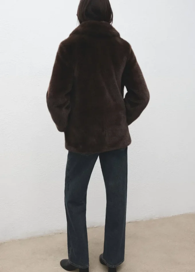 Manteau en fausse fourrure avec revers