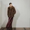 Manteau en fausse fourrure avec revers