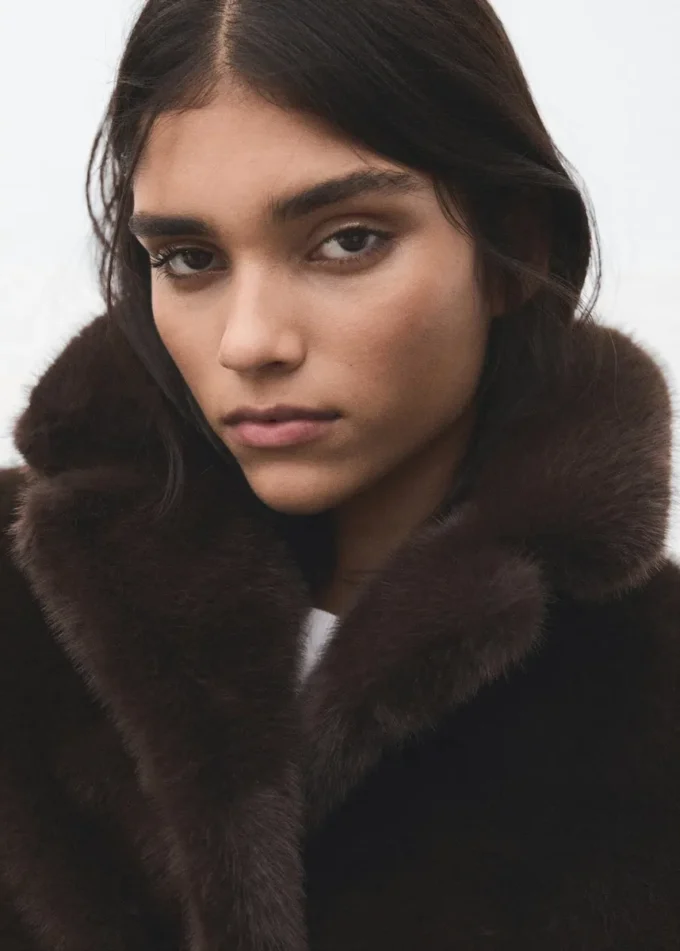 Manteau en fausse fourrure avec revers