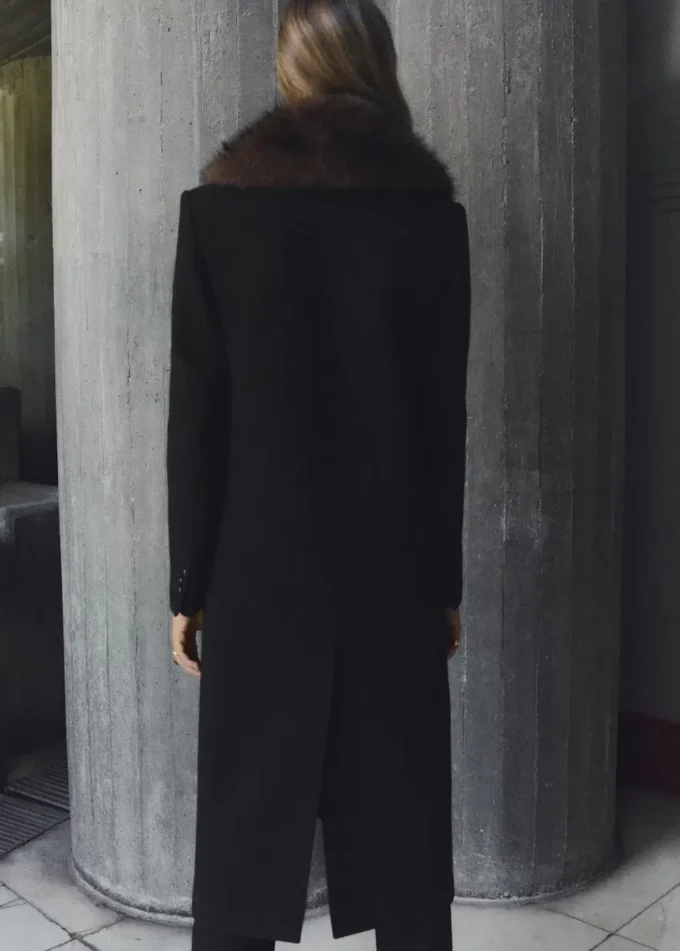 Manteau en laine avec col en fourrure Manteau en laine avec col en fourrure
