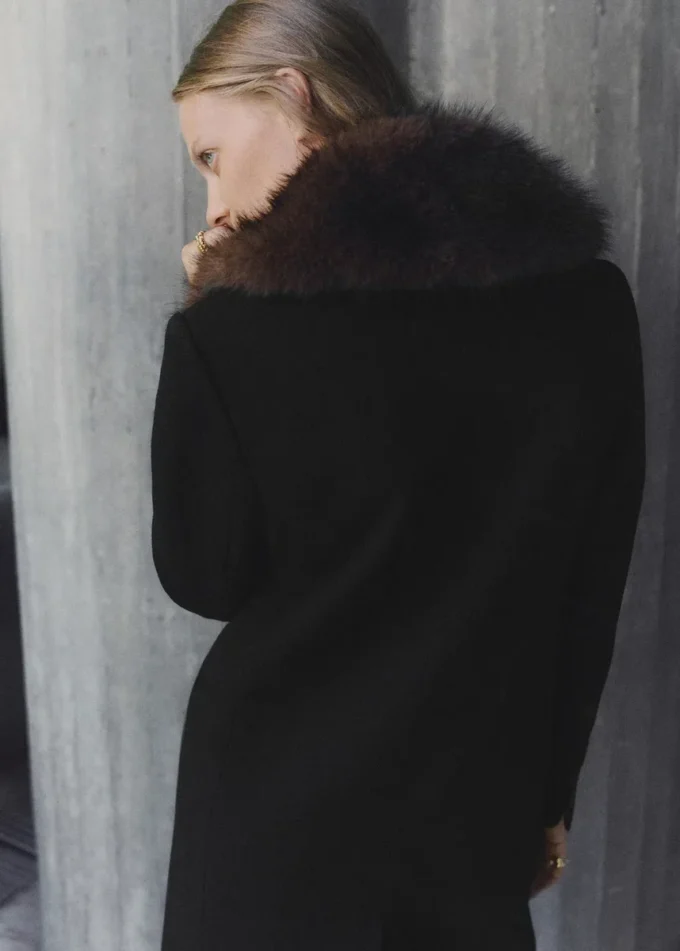 Manteau en laine avec col en fourrure Manteau en laine avec col en fourrure