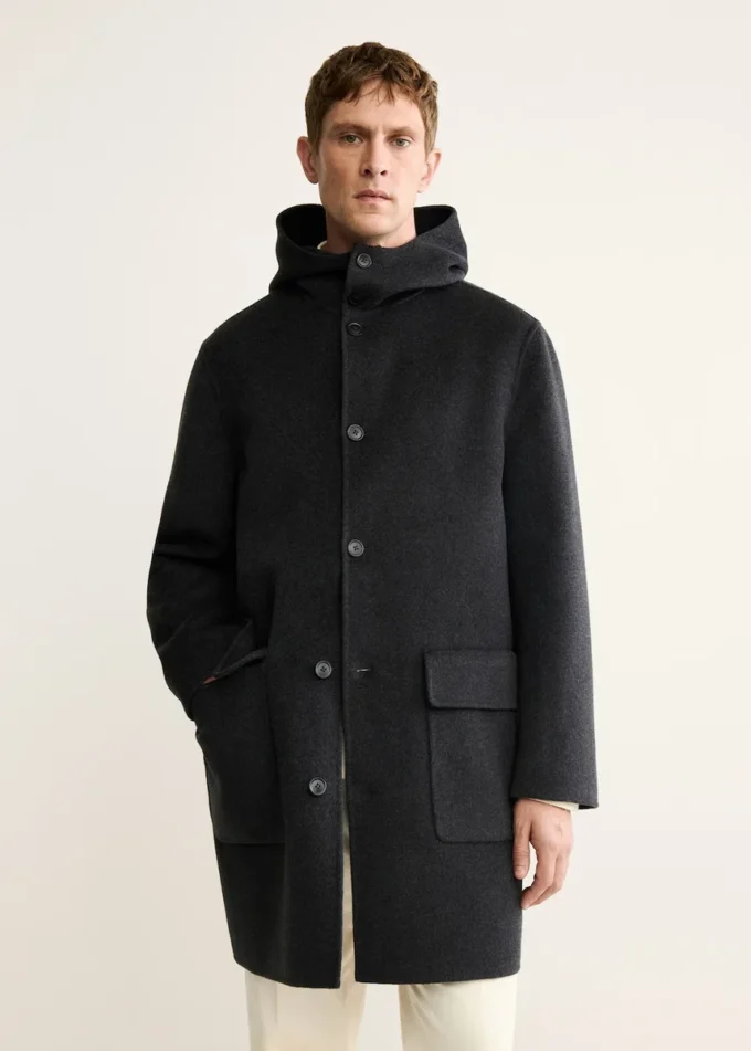 Manteau en laine fait main avec capuche Manteau en laine fait main avec capuche