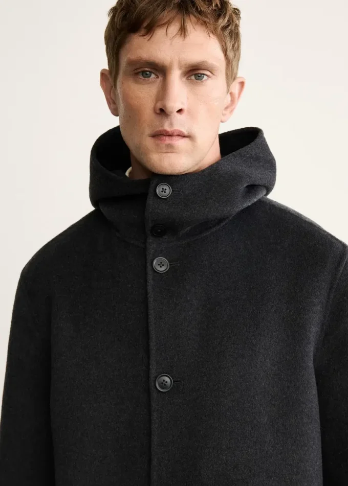 Manteau en laine fait main avec capuche Manteau en laine fait main avec capuche