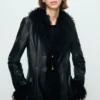 Manteau en simili cuir avec bordure en fourrure Manteau en simili cuir avec bordure en fourrure