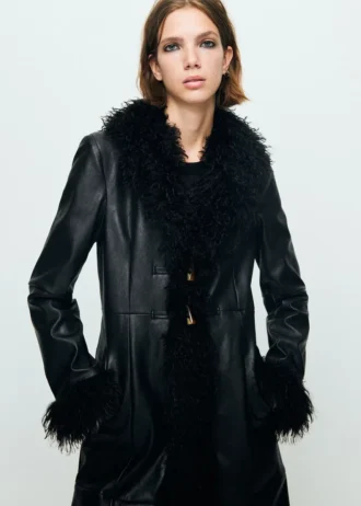 Manteau en simili cuir avec bordure en fourrure