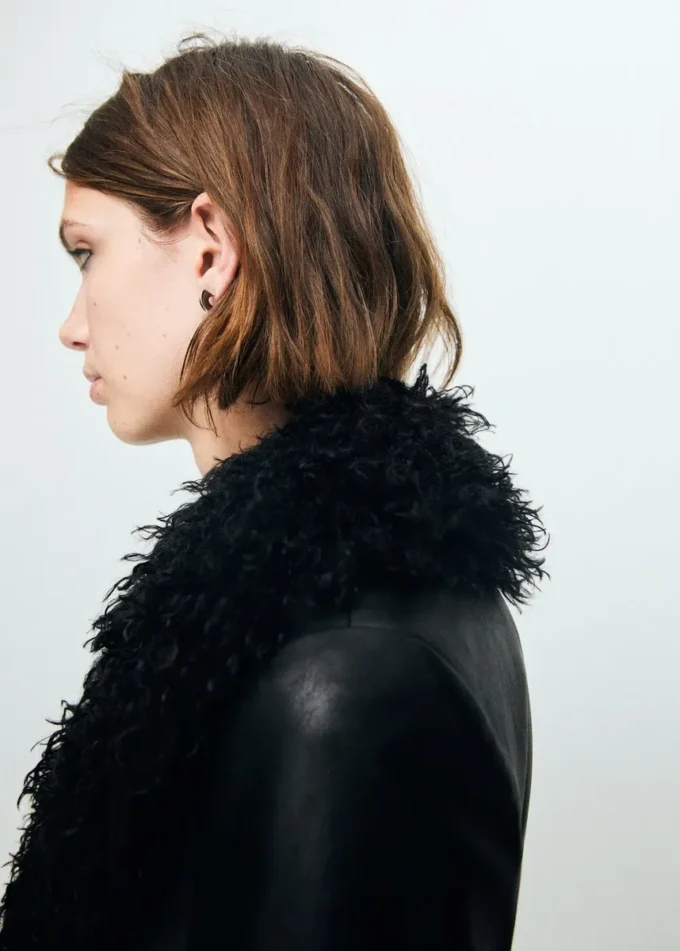 Manteau en simili cuir avec bordure en fourrure Manteau en simili cuir avec bordure en fourrure