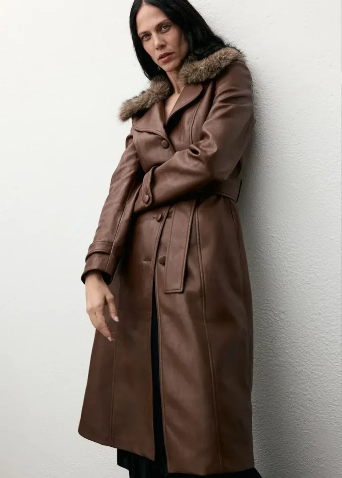 Manteau en simili cuir avec col en fourrure Manteau en simili cuir avec col en fourrure