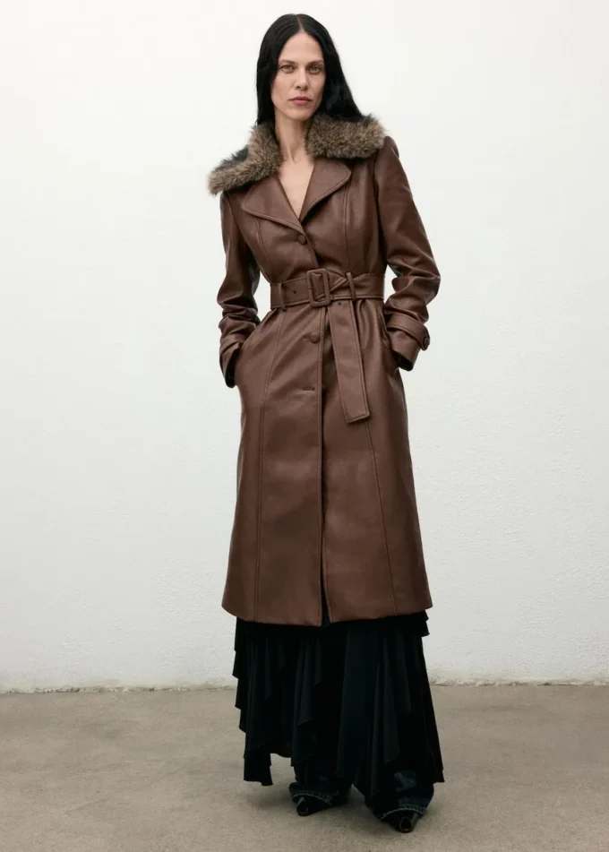Manteau en simili cuir avec col en fourrure Manteau en simili cuir avec col en fourrure
