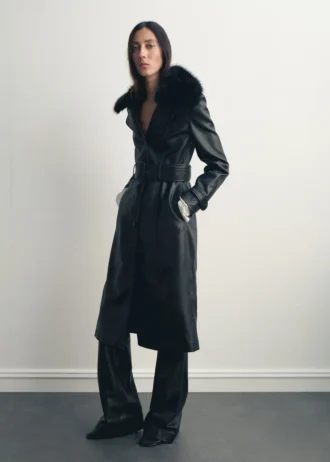 Manteau en simili cuir avec col en fourrure