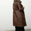 Manteau en simili cuir avec col en fourrure Manteau en simili cuir avec col en fourrure