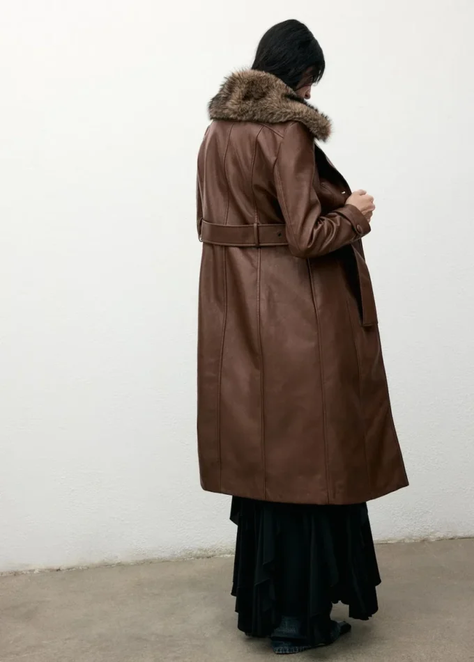 Manteau en simili cuir avec col en fourrure Manteau en simili cuir avec col en fourrure