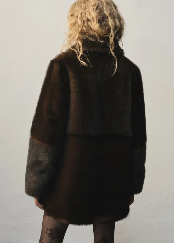 Manteau mi-long en fausse fourrure Manteau mi-long en fausse fourrure