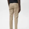 Pantalon chino slim en sergé Barna Pantalon chino slim en sergé Barna