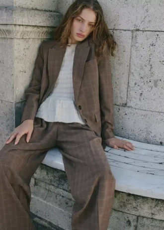 Pantalon de costume à carreaux et jambes larges Pantalon de costume à carreaux et jambes larges