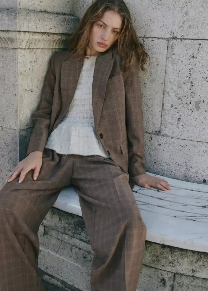 Pantalon de costume à carreaux et jambes larges Pantalon de costume à carreaux et jambes larges