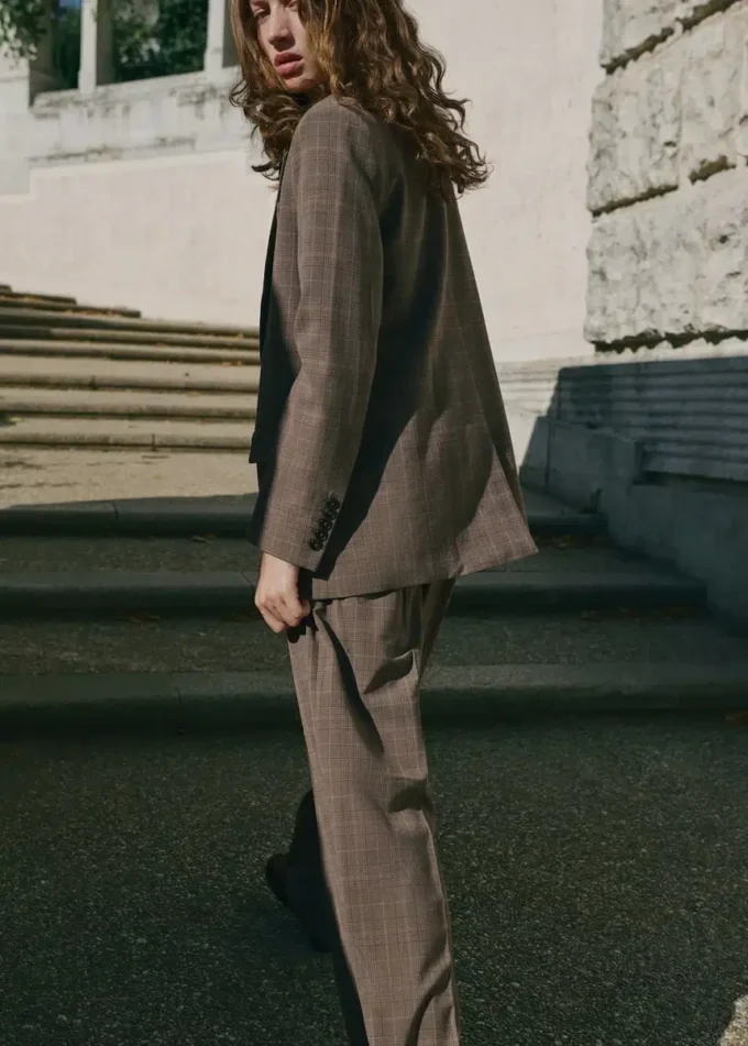 Pantalon de costume à carreaux et jambes larges Pantalon de costume à carreaux et jambes larges