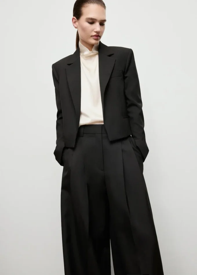 Pantalon de costume à jambes larges et plis