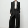 Pantalon de costume à jambes larges et plis